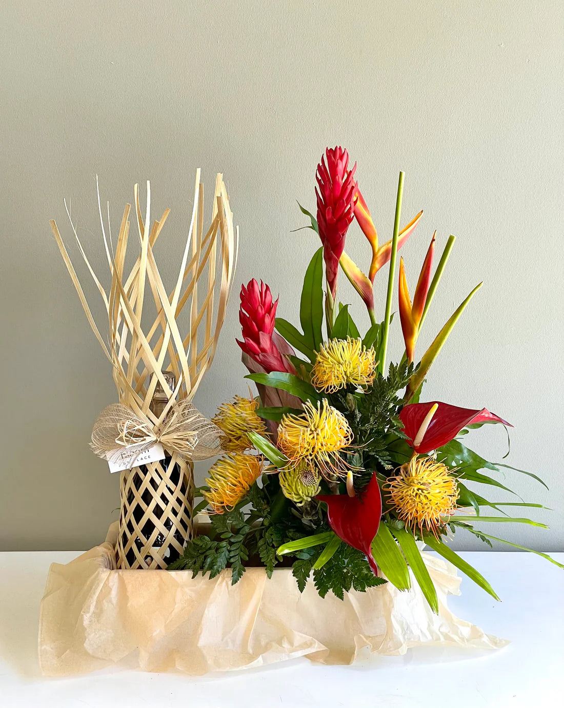 Large Flower Arrangement & 1 Bottle of Prosecco